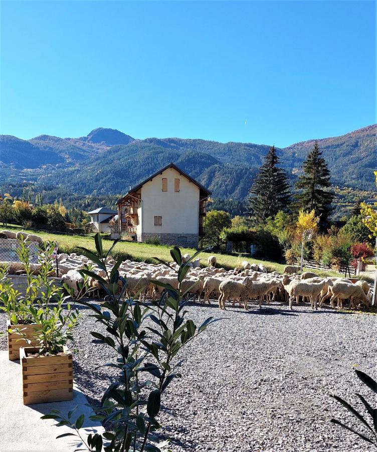 Le Pre Fleuri A Guillestre - Appartements Neufs Classes Meubles De Tourisme 3 Etoiles - Parking Privatif Exterior foto